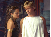 Alexander [Colin Farrell] en zijn moeder [Angelina Jolie]