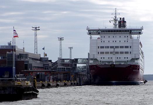 Viking Line ferryboot Mariella aan de kade in Helsinki