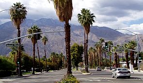 Palm Springs: zicht op Mount Jacinto vanaf Tahquitz Canyon Way
