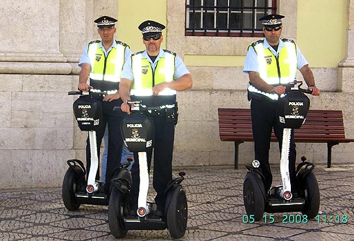 Politie met Segway in Lissabon