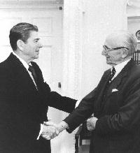 Ronald Reagan en Friedrich Hayek
